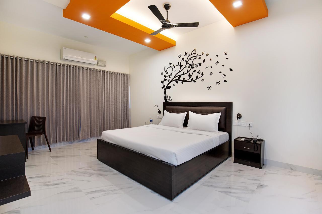 Crystal Lake Suites Coimbatore Exterior photo